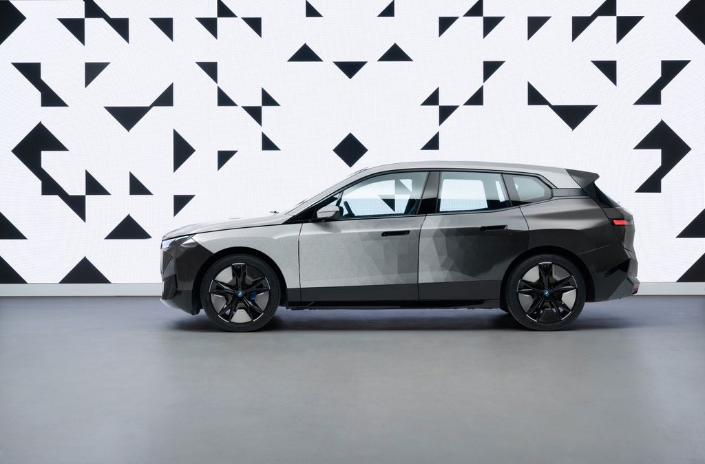 BMW revela carro que muda de cor